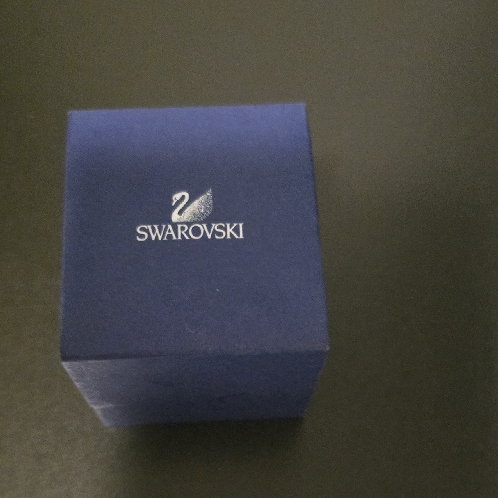 Swarovski Silver and Black Ring - Picture 5 of 6